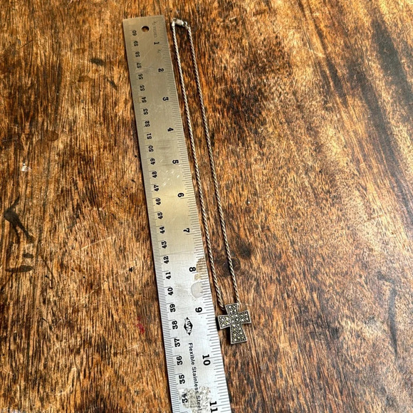 Sterling silver chain and cross necklace - Picture 4 of 7